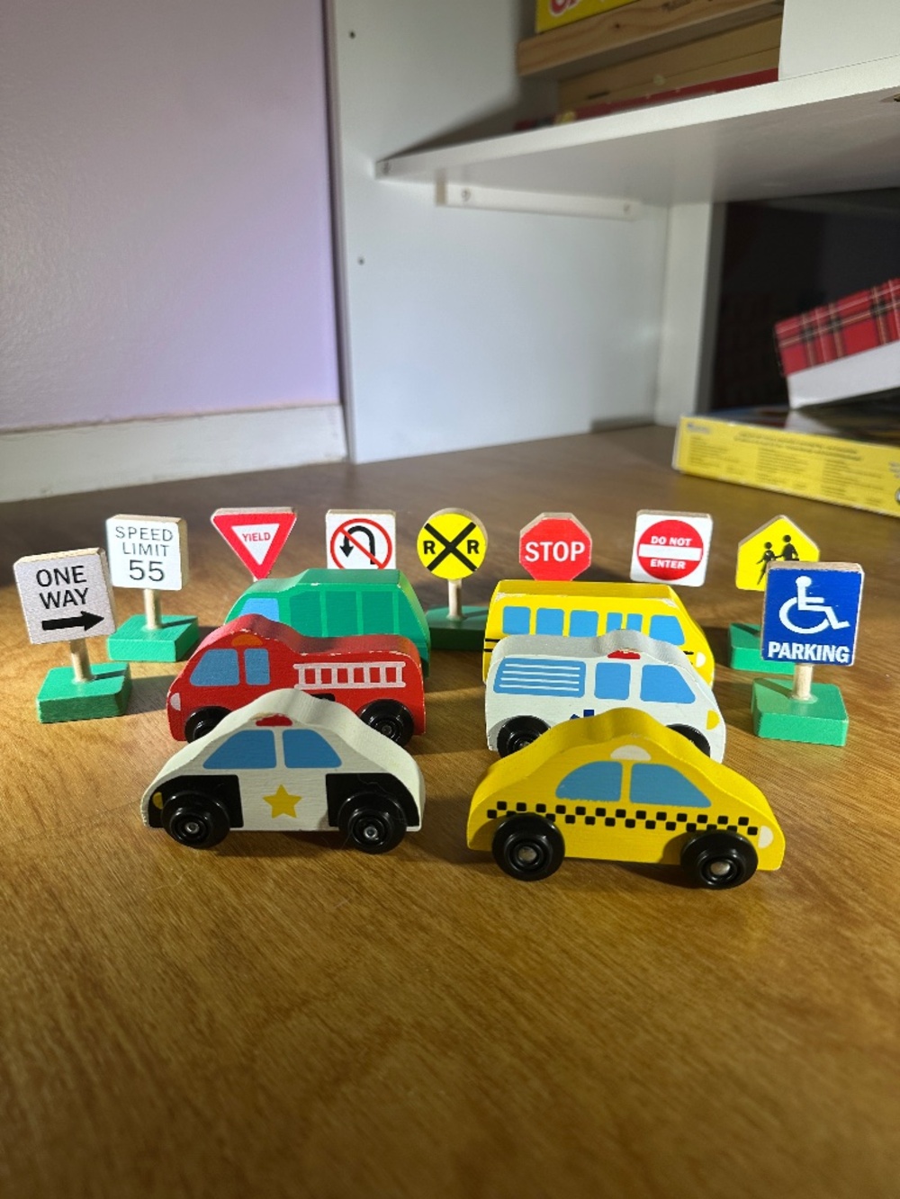 Melissa & Doug Wooden Vehicles & Traffic Signs Set – Complete 15-Piece Set